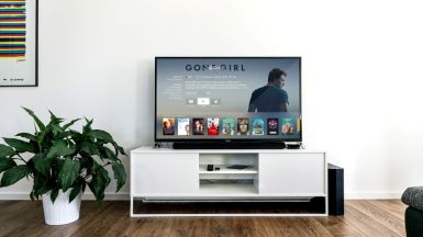 b_385_225_16777215_0_0_images_news_2022_bigscreen-lcd-tv-in-room.jpg