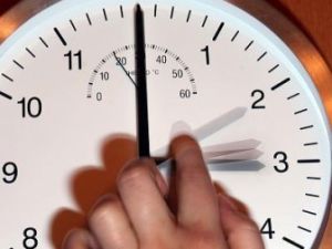 b_385_225_16777215_0_0_images_news_2014_Others_clock.jpg