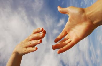 b_385_225_16777215_0_0_images_news_2014_Others_hand-to-hand.jpg