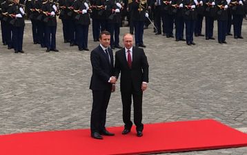 b_385_225_16777215_0_0_images_news_2014_Politic_makron_putin.jpg