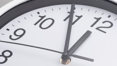 b_385_225_16777215_0_0_images_news_2025_close-up-white-clock-face.jpg